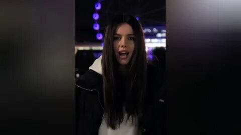 Кто поет песню падали падали