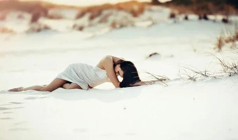 Be kept waiting