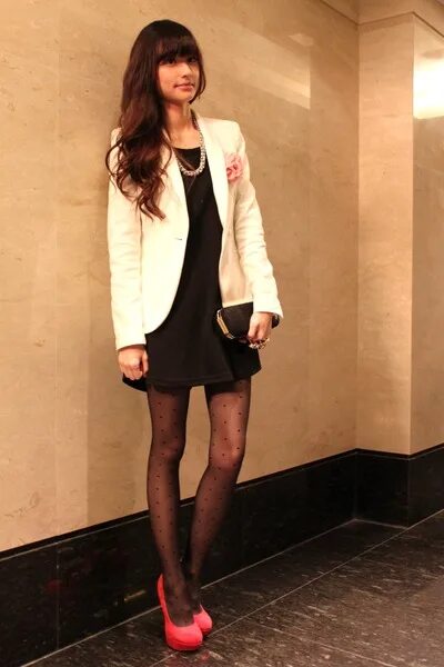 платье пиджак с черными колготками. обувь под платье пиджак. платье пиджак с колготками. алекса чанг 2009. платье пиджак черное с поясом.