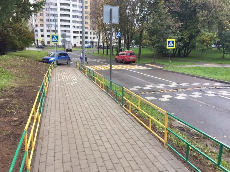 Пешеходные улицы москвы фото. Шоссе авиаторов волгоград камеры 17. Пешеходная 27. Нерегулируемый пешеходный переход. Пешеходный квартал симферополь.