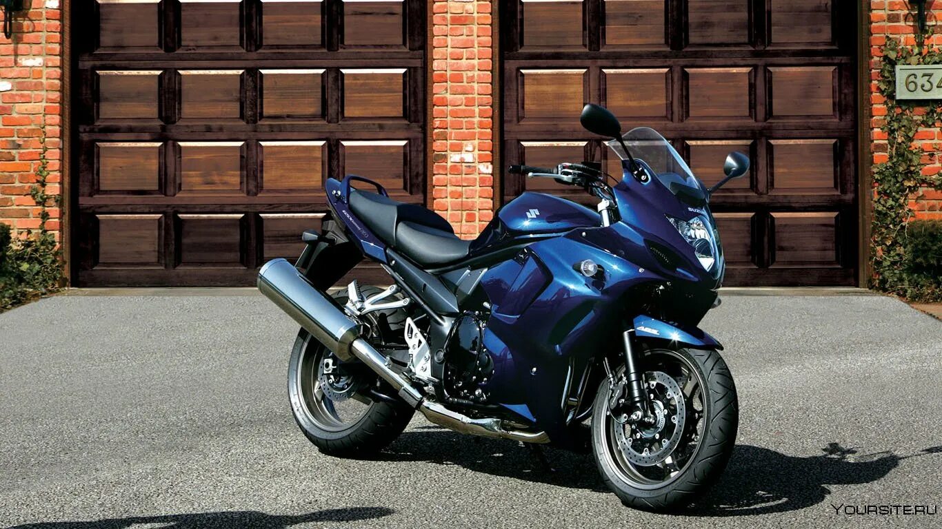 Suzuki hayabusa gsx1300r. Мото блогер таня озолина. Мотоцикл хаябуса 1300. Дукати мотоцикл 821. Ducati monster 1100 evo.