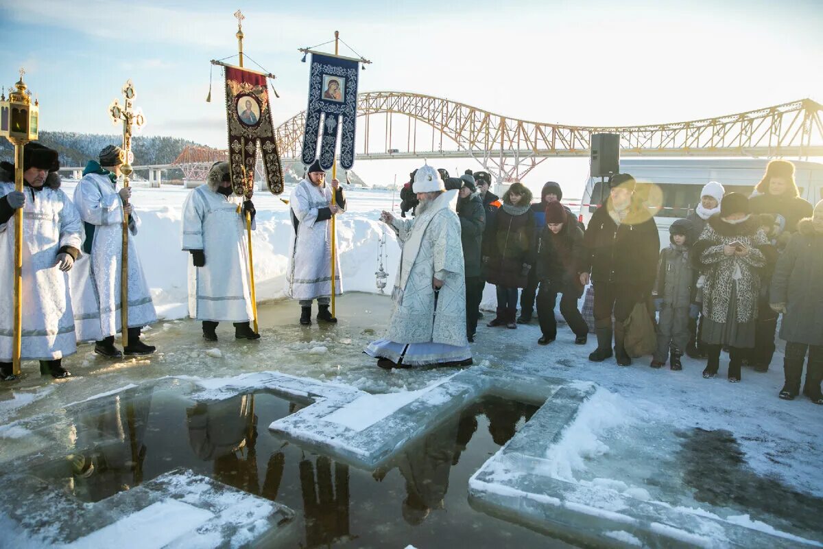 Крещение Господне Иордан 2023. Крещение Господне Иерусалим. Крещение народа в Иордане.