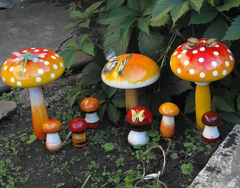 Flourishing with organic charm, this natural-looking cluster of mushrooms is han