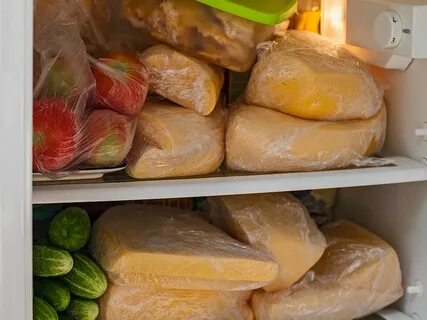 Можно ли хранить сыр в морозильной камере