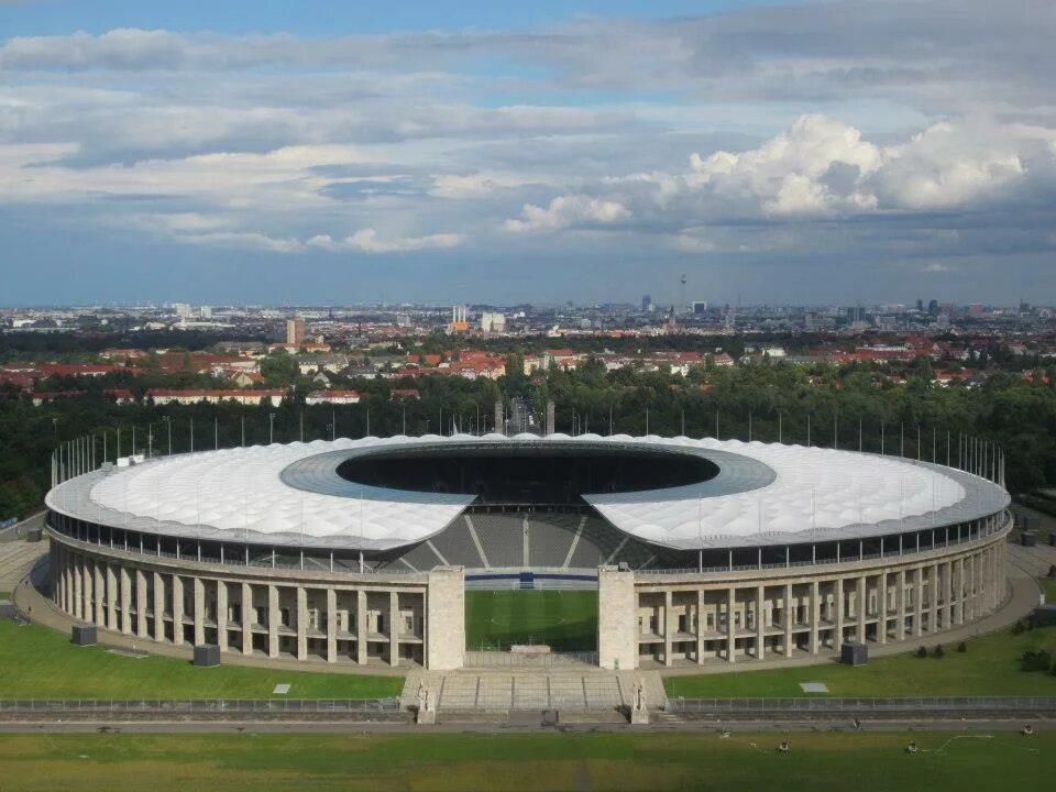 Олимпийский стадион (Берлин). Олимпиаштадион Берлин. Стадион Hertha Berlin. ФК Герта стадион.