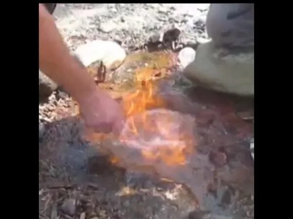 Правда в огне горит и в воде. Вода горит. горящая вода в кыргызстане. горящая вода адык. болотовское горит вода.