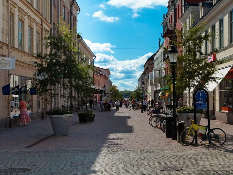 Пешеходная улица. Европейские пешеходные улицы. Площадь в маленьком городе. Улицы в исторической части города.