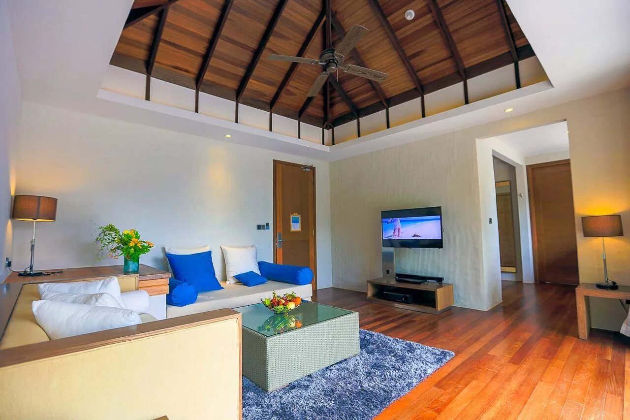 Sunset beach resort and spa. Мальдивы hideaway beach resort. hideaway beach resort &amp; spa 5*. hideaway beach sunset beach villa. мальдивы: hideway beach resort &amp; spa стойка регистрации.