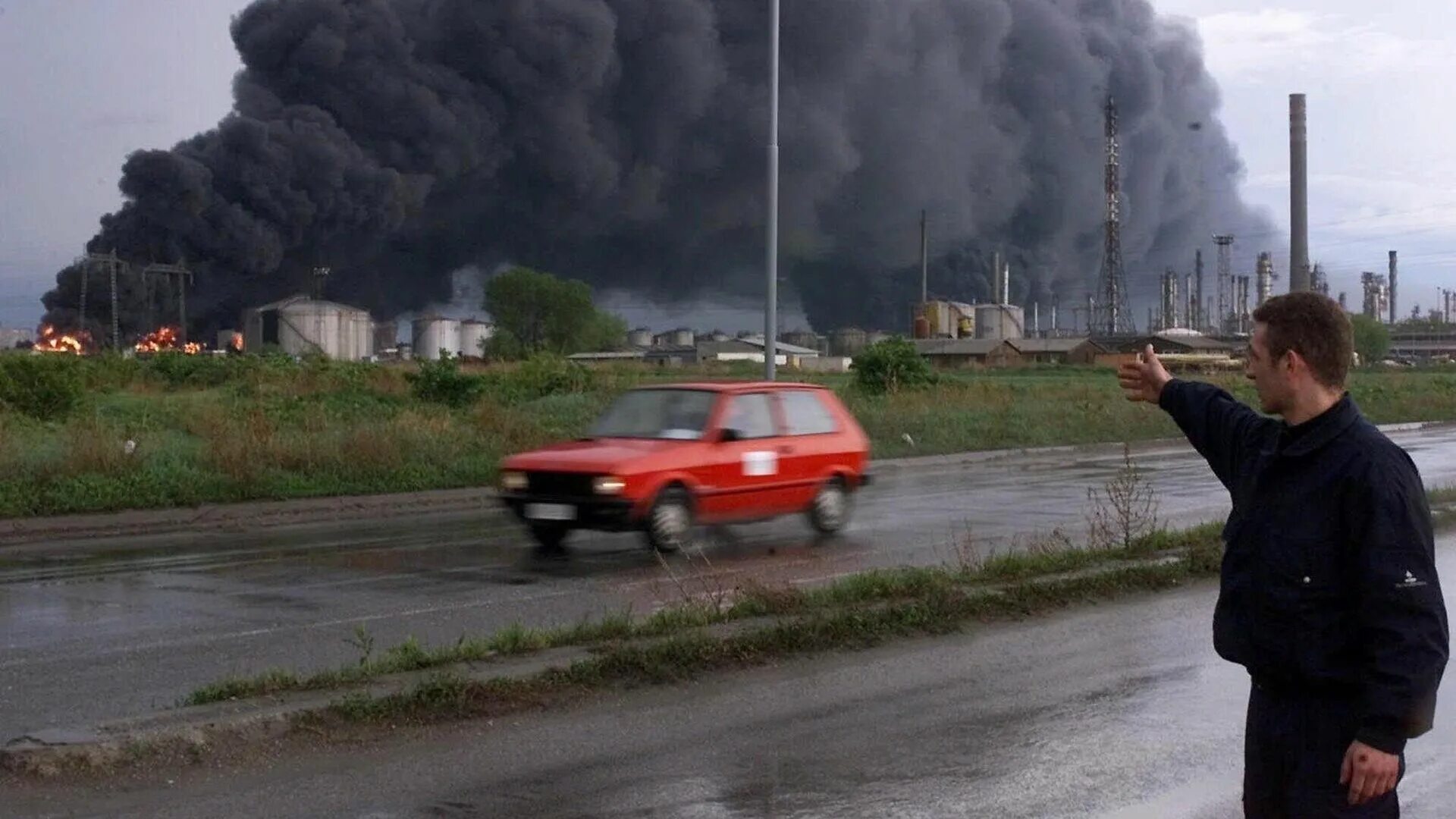 Русские в югославии 1999. Бомбардировка югославии 1999 карта. Зачем бомбили югославию в 1999. Бомбёжка белграда 1999. Сербия бомбардировки нато 1999.