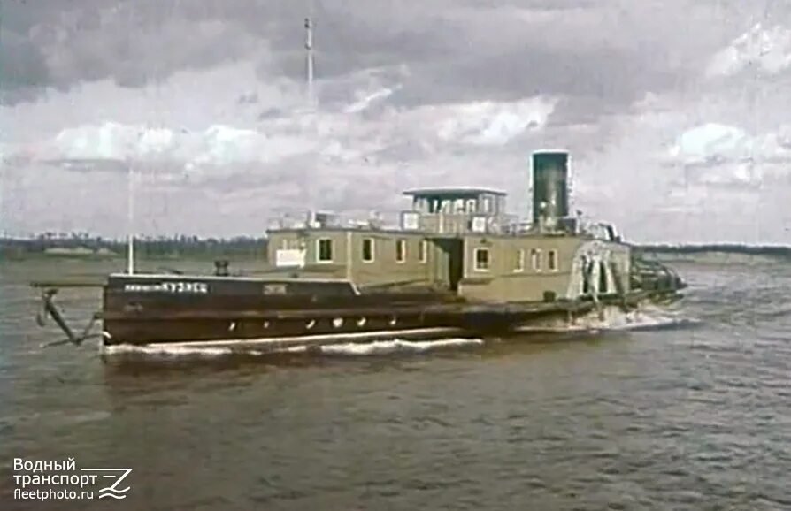 Речной паровой буксир. Пароход новосибирск речной. Теплоход вандал 1903. Пароход тащит. Чапаев".