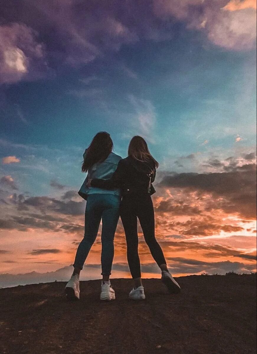 Фотосессия с лучшей подругой на улице. Подруги эстетика. Идеи для фотосессии с подругой. Идеи для фотографий с лп. Идеи для фотосессии с лп в школе.