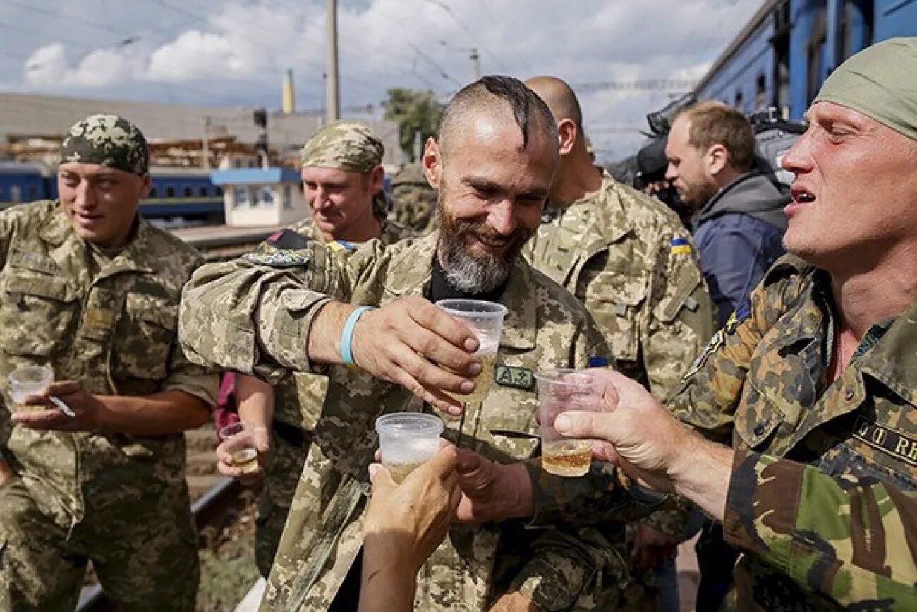 Последние новости про войну с украиной сегодня. Военные ВСУ Украина. ВСУ 1992. Барс 13 русский Легион.