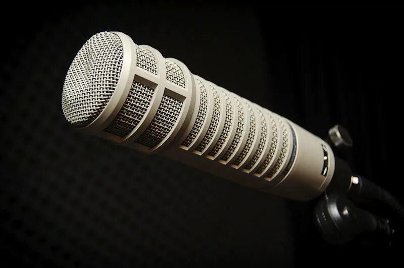 Микрофон для диктора. Микрофон electro voice re20. микрофон электровойс re 20. ev re20 microphone. electro voice re20 + go xlr..