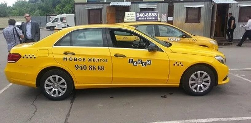 Желтое такси. Желтая машина такси. Расцветка такси. Цвет такси.