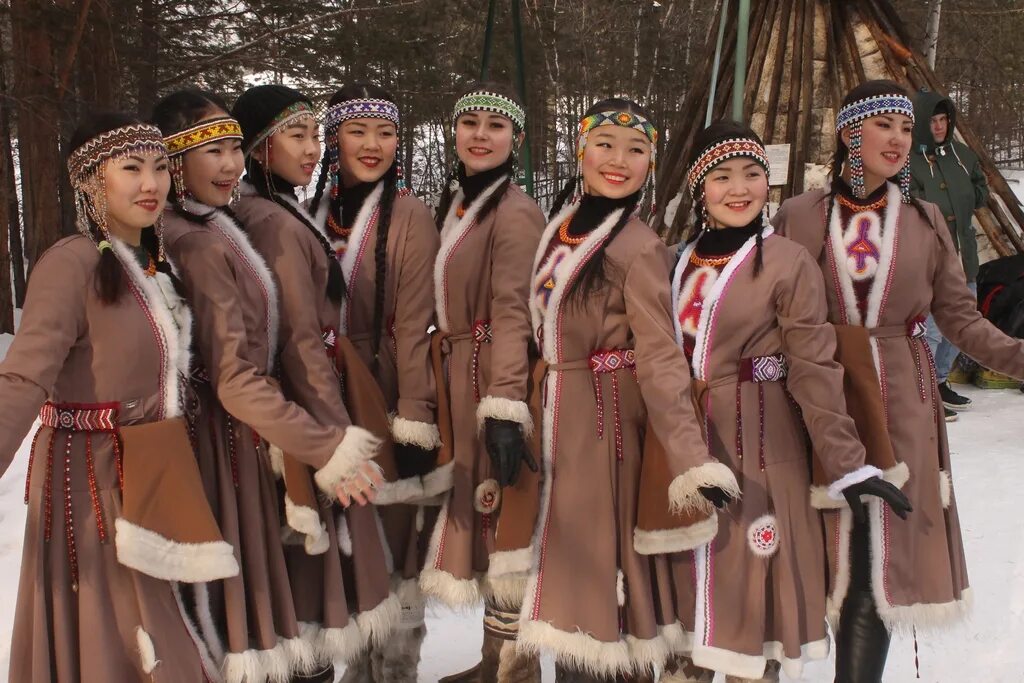 Национальный костюм эвенков Забайкалья. Эвенки орочоны. Эвены и эвенки. Эвены народы дальнего Востока. Эвенки коренные народы