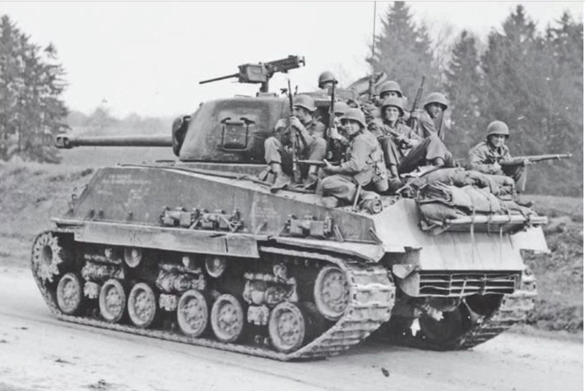 Шерман m4a3 76w HVSS. М4 Шерман экранированный. Шерман 1945. Шерман м4а3 76 w.