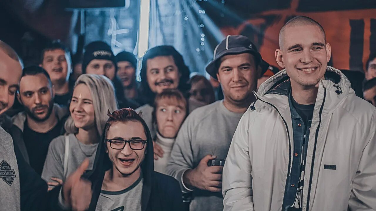 Ресторатор песни. Ресторатор версус батл. ресторатор версус александр. александр тимарцев. ресторатор александр тимарцев жена.