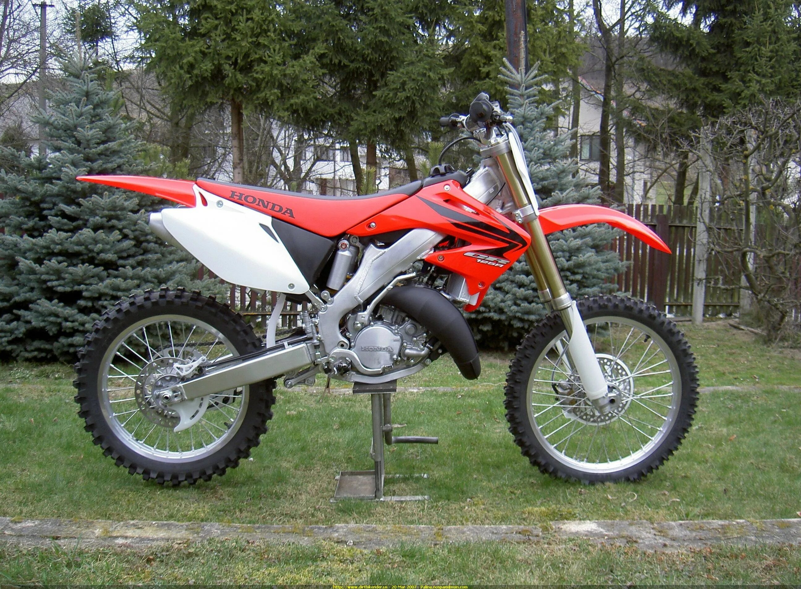 Купить кроссовый 250 кубов. Honda cr125r. Honda CR 125. Мотоцикл Honda CR-125. Кроссовая Хонда 250 кубов.