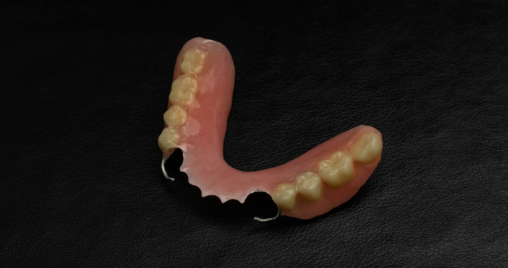 Снимать ли зубные протезы на ночь. Частичный съемный протез Flexi n512. Съемный пластинчатый протез (1 пластина). Частичный съемный пластиночный протез на нижнюю челюсть. Частичный съемный пластинчатый протез.
