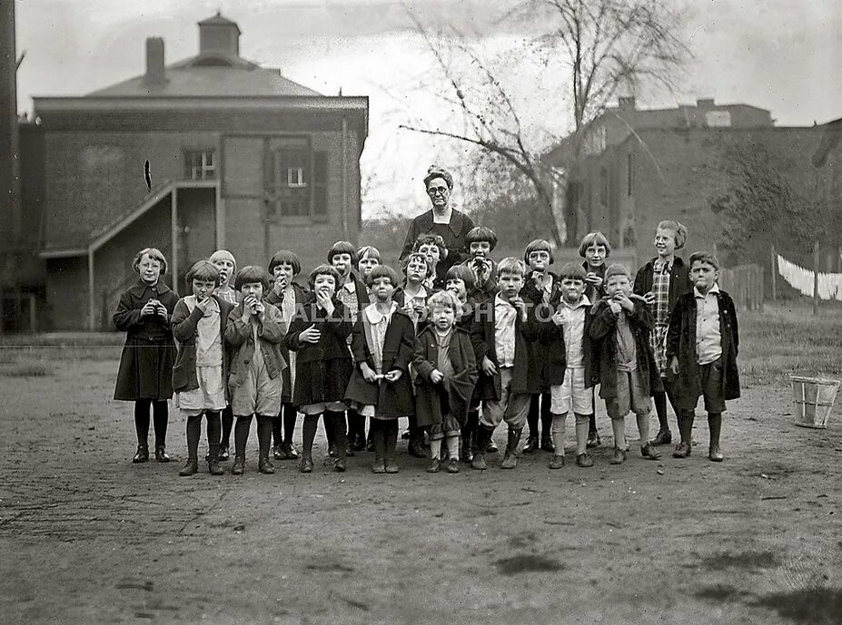 Старая school. Человек старой школы. Школа 1925 старый сайт. Школы в США 1865 года. Олд скул Старая дворовая школа.