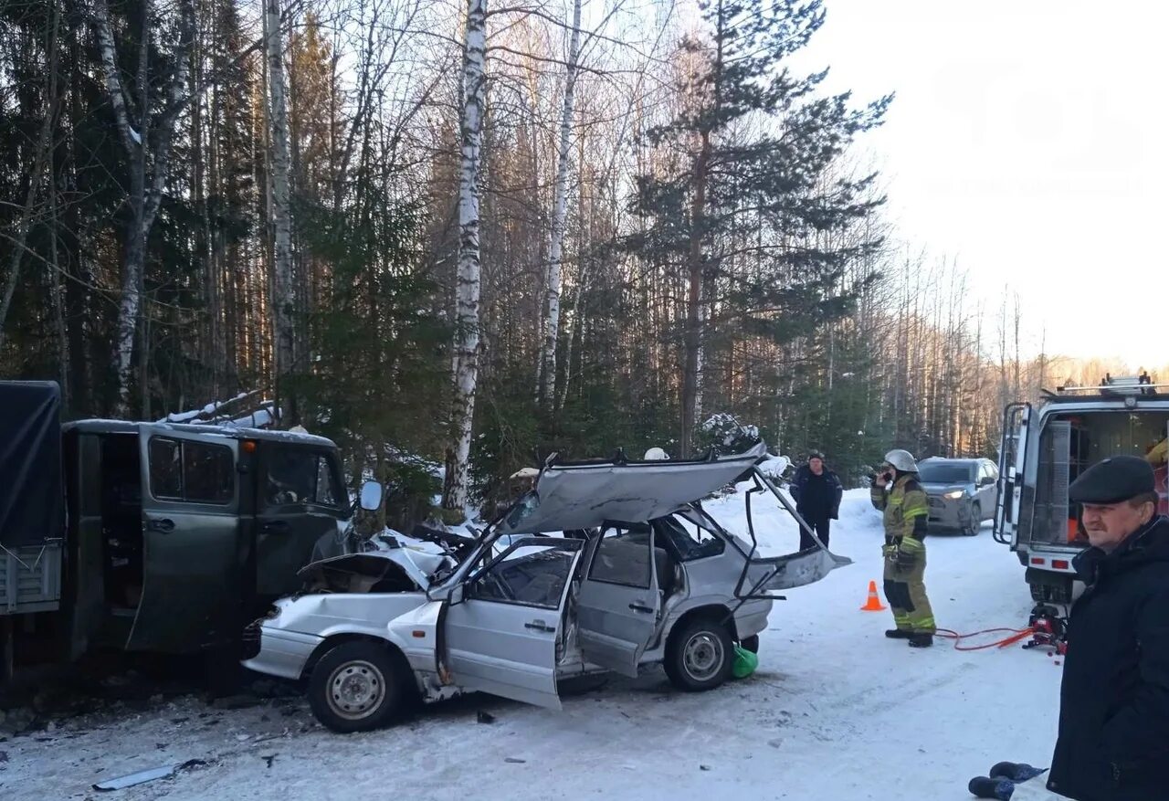 Авария в залегощи 10 февраля. Дтп пермский край вчера. Авария екатеринбург пермь. Пермь трасса авария 6 января 2023 года. Дтп пермь екатеринбург пермский край.