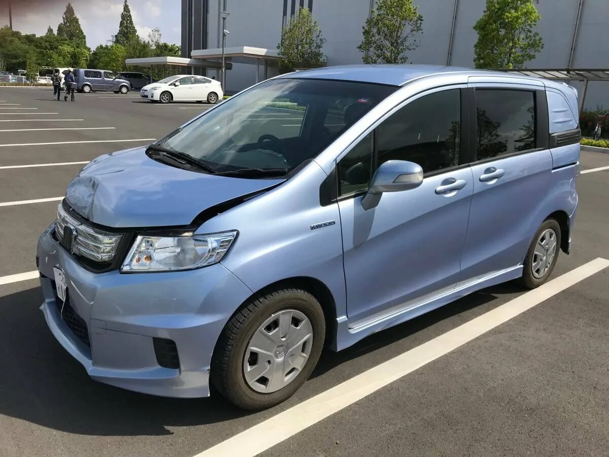 Фрид 2012 года гибрид. Honda freed Spike 2012. Honda freed Spike Hybrid 2012. Honda freed 2012 гибрид. Хонда Спайк 2012 гибрид.