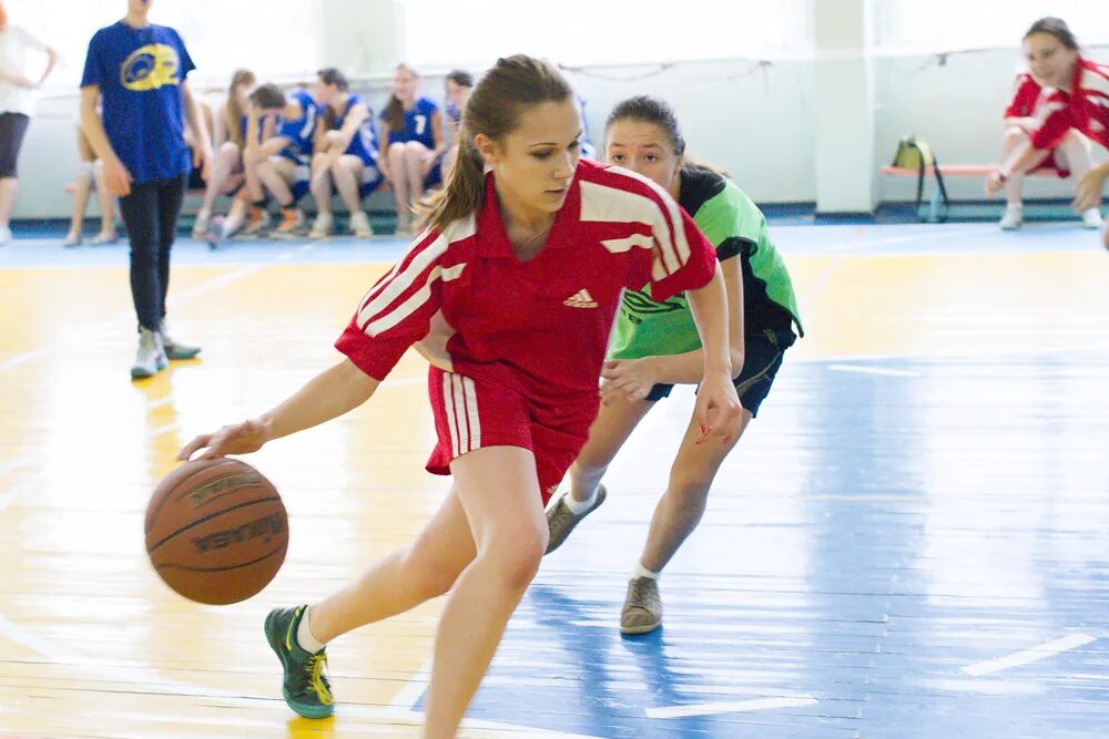 Турниры по спортивным играм. Баскетбол в школе. Баскетбол школьники. Баскетбол соревнования. Баскетбол девочки.