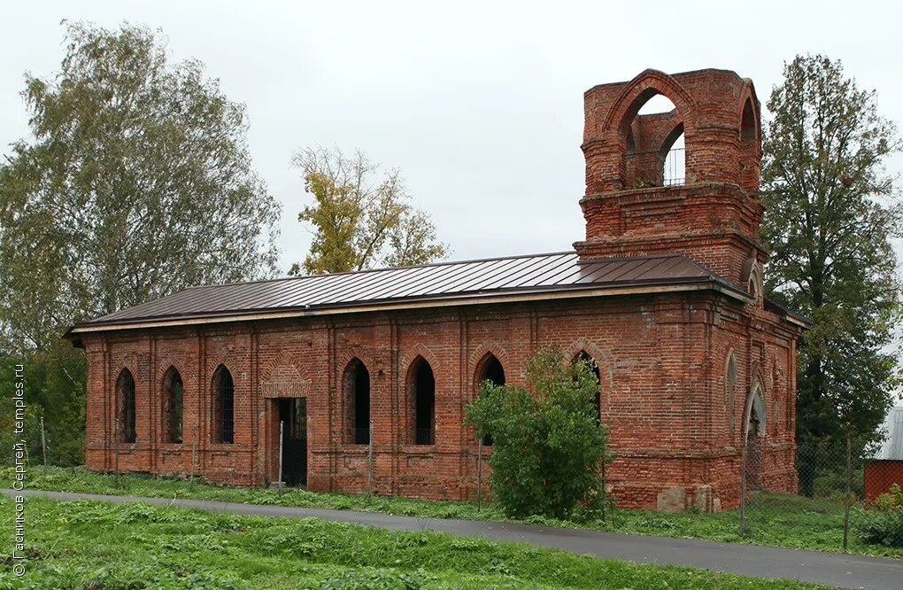 Глазово серпуховской. Село глазово речка. Старообрядческая церковь в глазово. Храм в деревне глазово серпухов. Глазово серпуховской.
