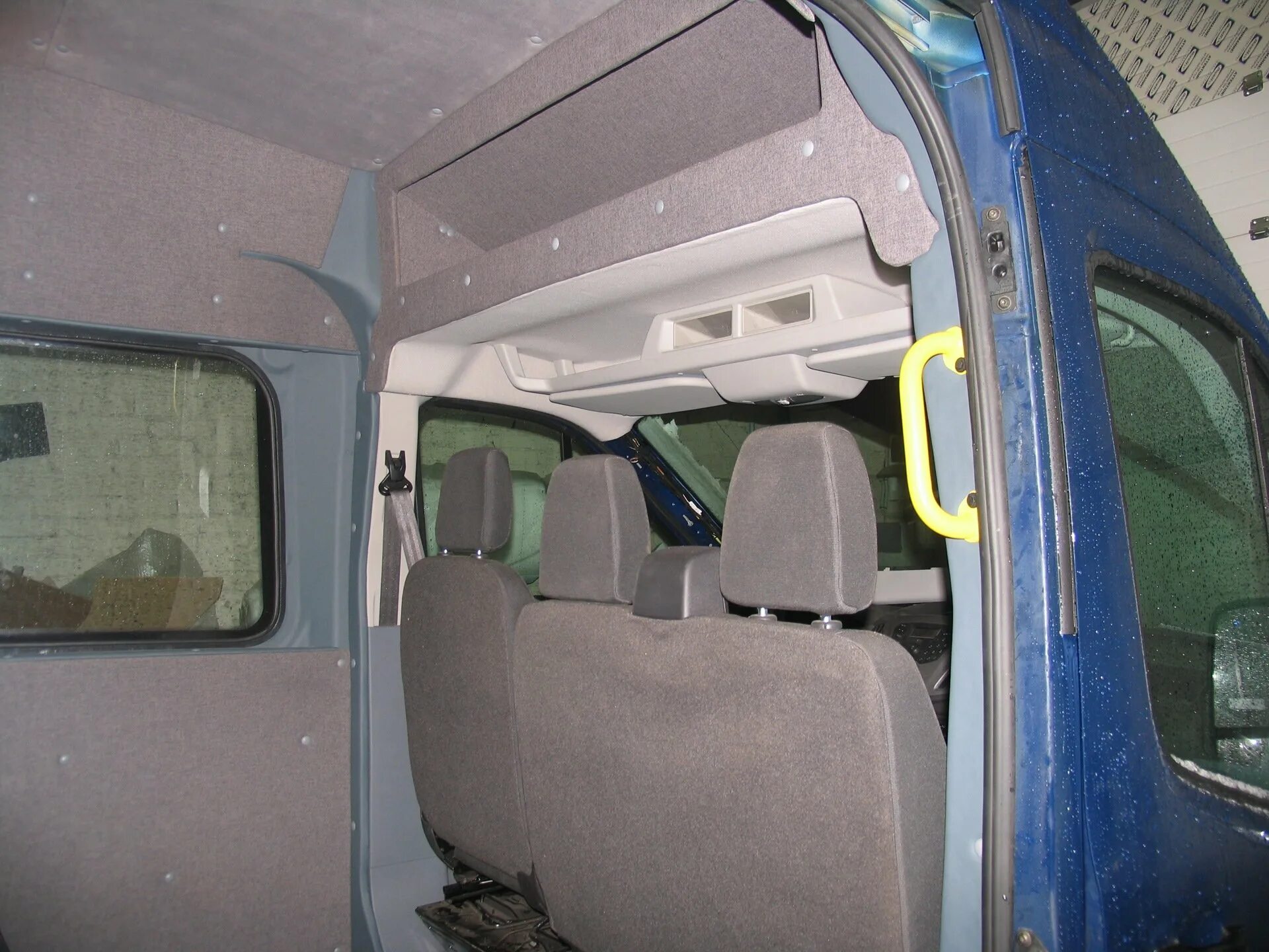 Форд Транзит 2005 салон. Ford Transit 1999 перегородка. Полка на Форд Транзит 2013 года. Ford Transit 1999 обшивка.