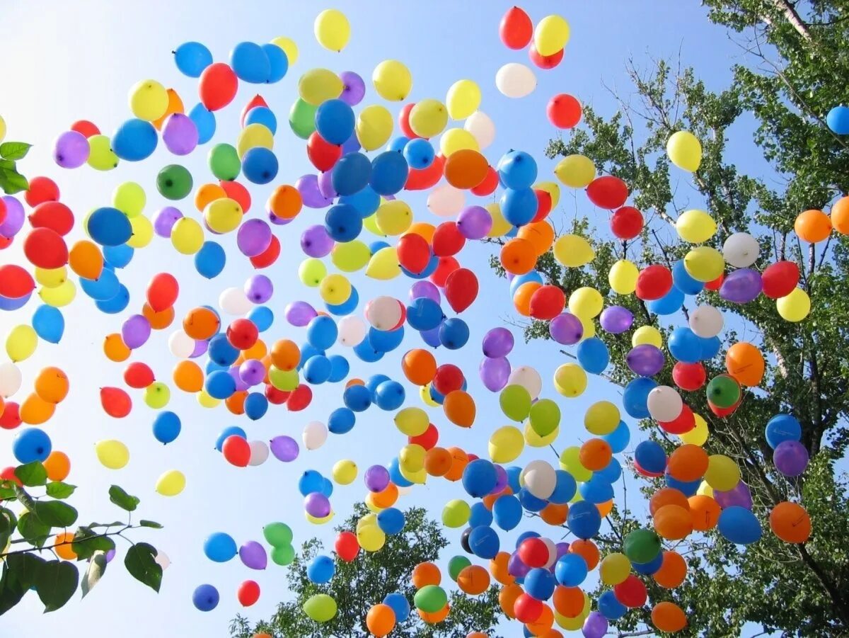 Воздушные шары весной. Воздушные шары. Праздник воздушных шаров. Воздушный шарик. Воздушные шарики в небе.