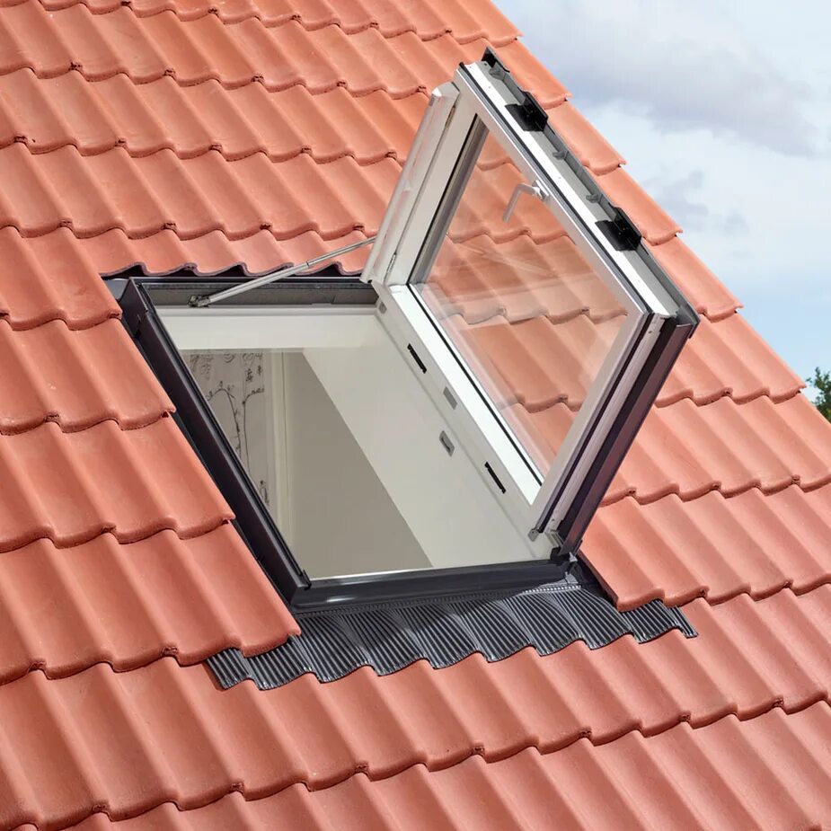 Мансардное окно velux. Мансардные окна рото. Мансардные окна дормер. Мансардный эркер velux. Велюкс балкон.
