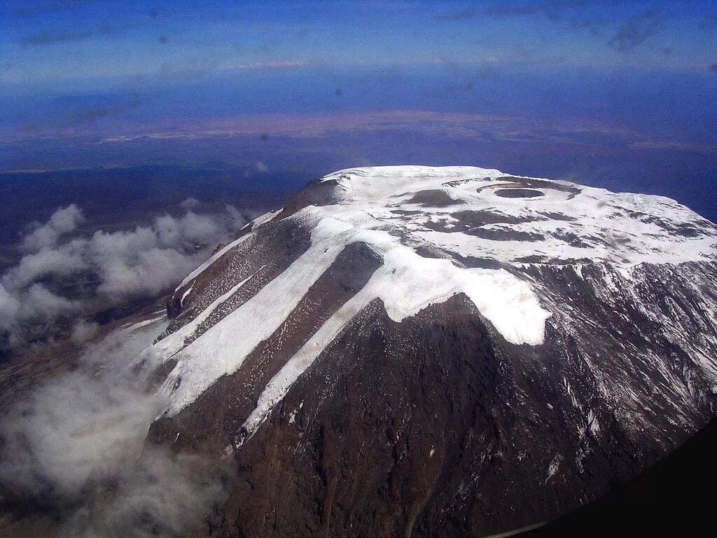 Вершина горы Килиманджаро. Вулкан Килиманджаро. Стратовулкан Килиманджаро. Вулкан Килиманджаро вершина.
