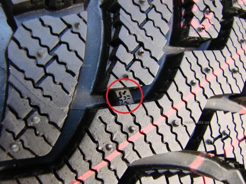 Где индикатор износа. Индикаторы износа шин bridgestone blizzak. bridgestone blizzak индикатор износа. индикаторы износа на шинах зимних bridgestone. индикатор износа шины бриджстоун.