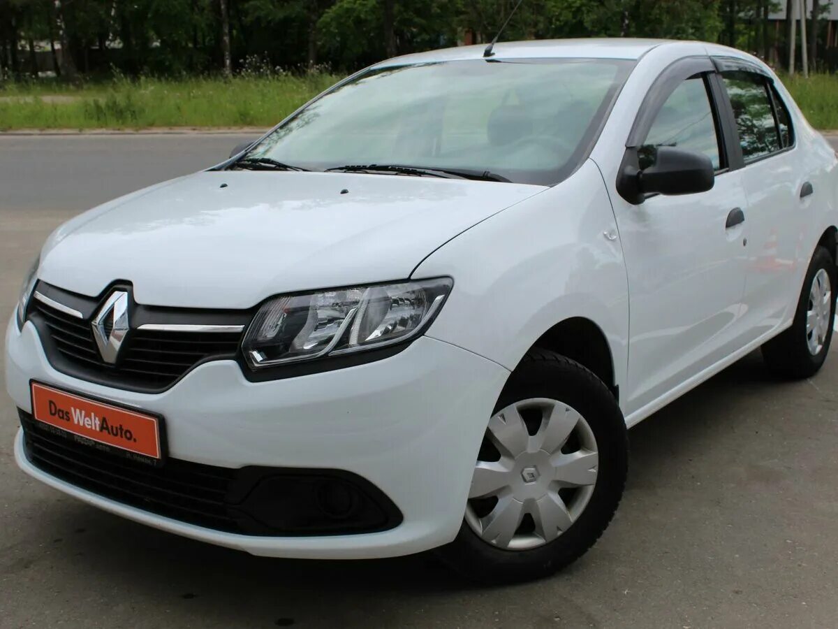 Рено нижний новгород купить с пробегом. Renault Logan 2015 белый. Renault Logan II 2015. Renault Logan 2015. Рено Логан 2 2015 года.