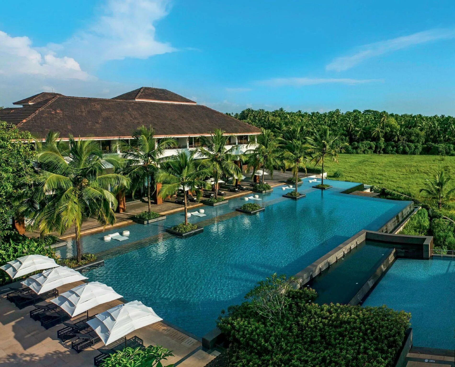 Zuri white sands goa. Гоа отели 5 звезд. Включи гоа. Юг гоа палолем. Арамболь гоа.