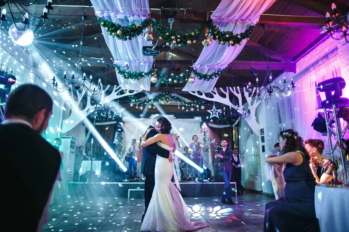 Свадебное место проведения фиолетовое. Wedding club. Свадебный клуб. Свадьбы в ильдорфе фото. Wedding club.