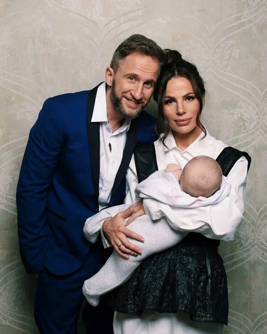 Алисия кучера. Оскар кучера и юлия кучера. Бригада кучера оскар. Оскар кучера жена и дети. Алисия кучера.