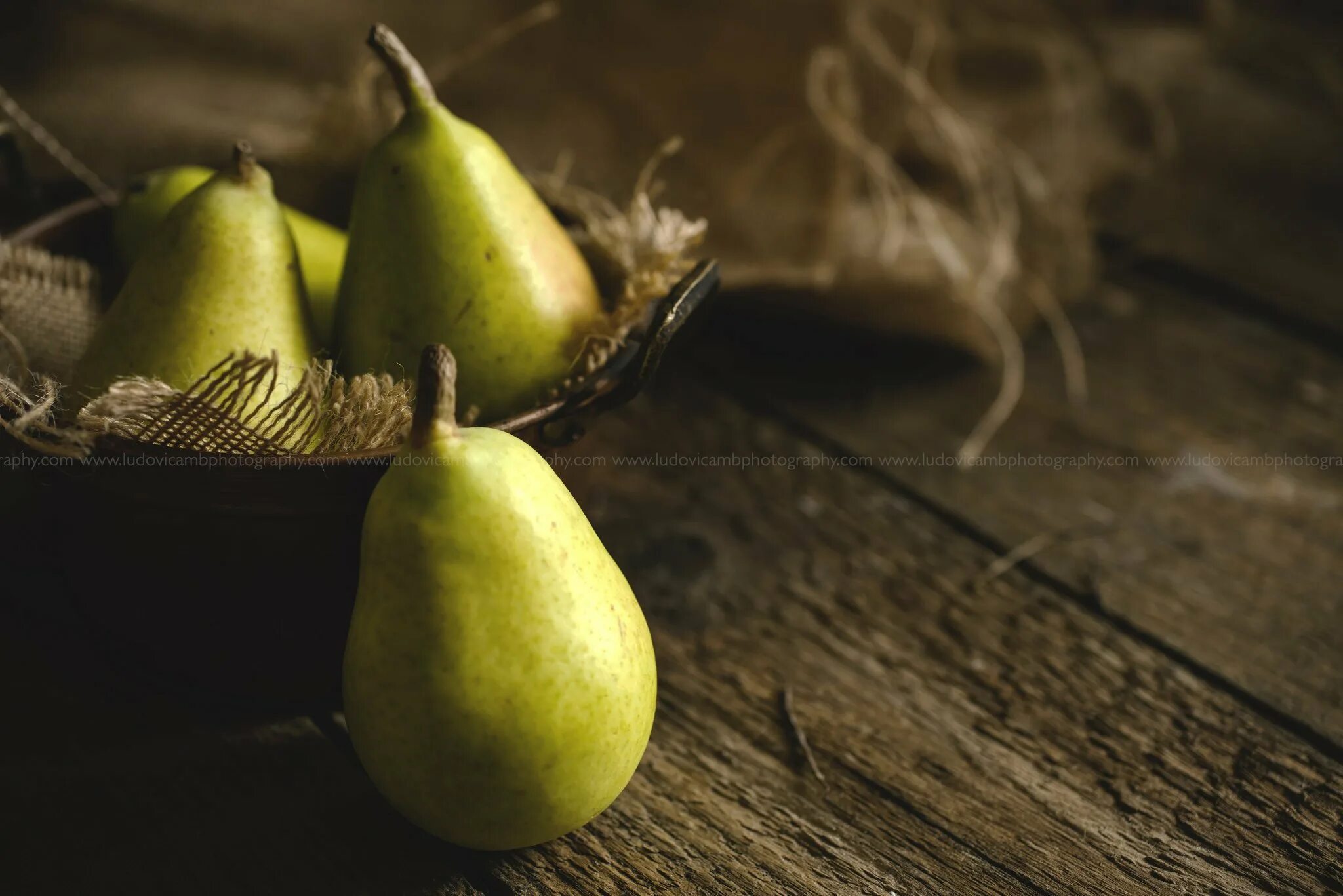 Груша фрукт. Груша вечером. Груша. Груша в магии. Груша постановка.