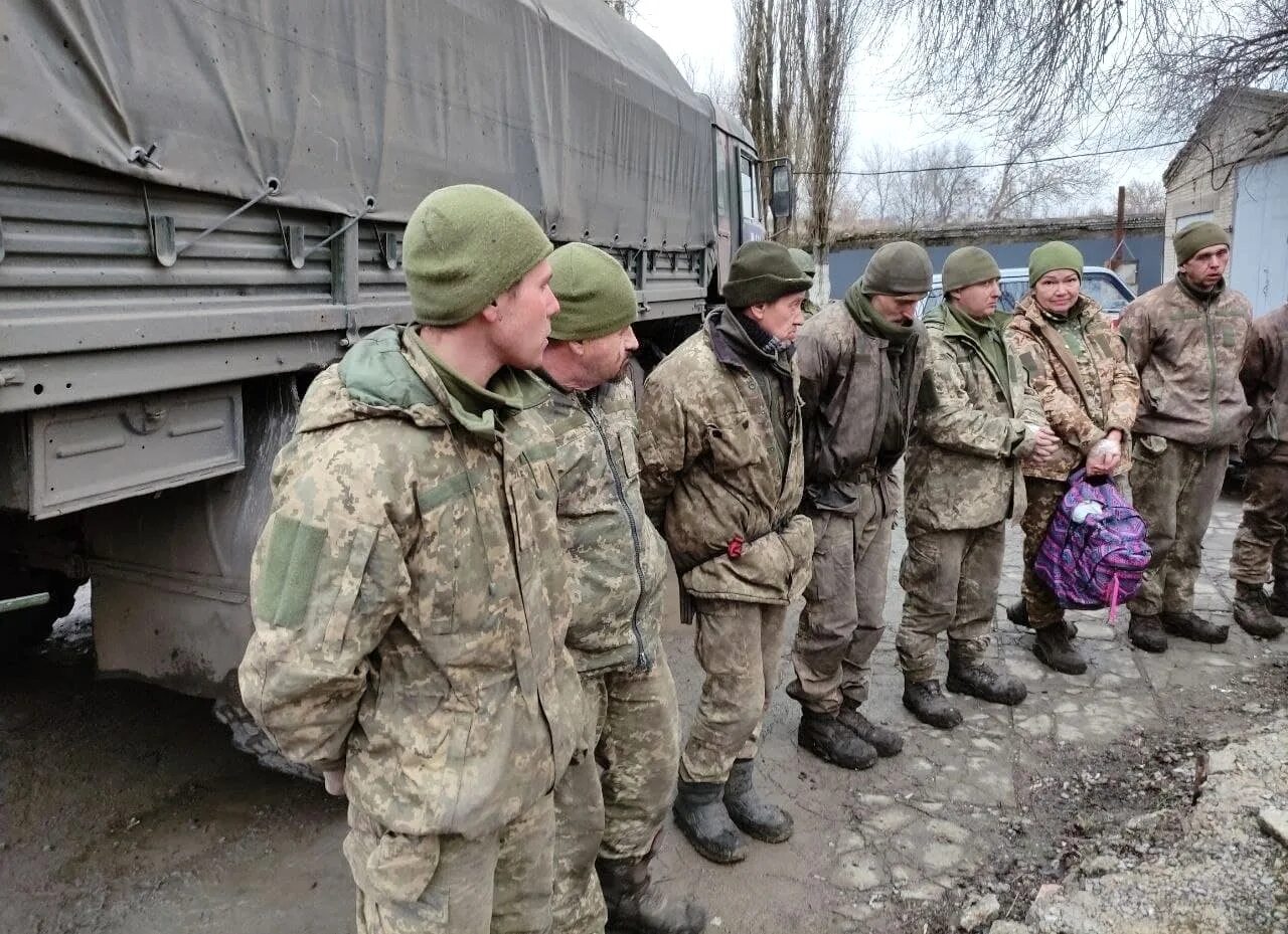 4 бригада вс рф. Пленные украинские военные Мариуполь. Российские военные на Донбассе. Российские военные на Украине.