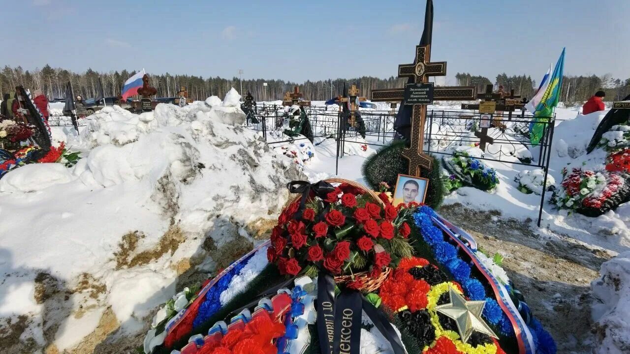 Вагнер родственники погибших. Кладбище ЧВК. Фото могилы. Могилы военных.