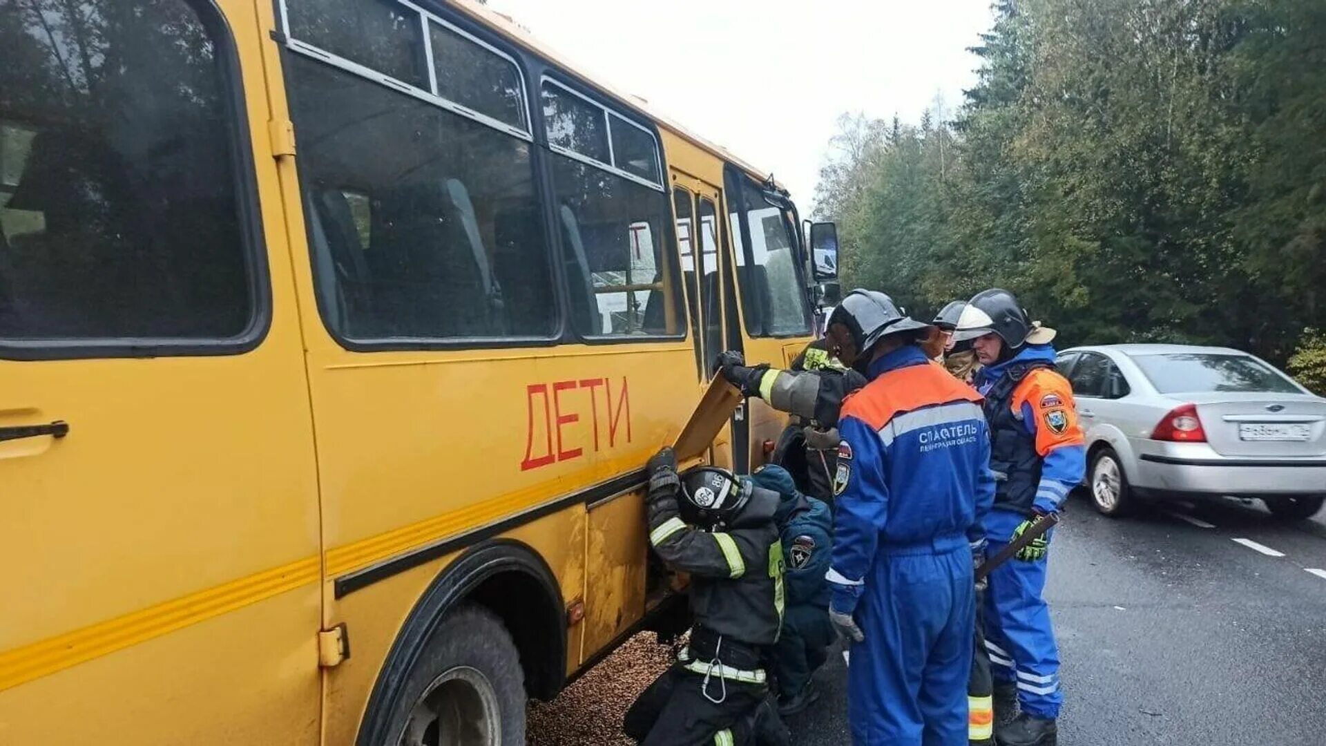 6 октября 2019. Школьный автобус разбился. Автобус для детей.