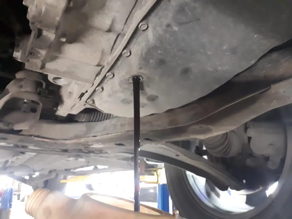 Сливная пробка на рено колеос 2008г. Замена масла колеос. Рено колеос сливная пробка акпп. 5. Фильтр маслоохладителя вариатора рено колеос.