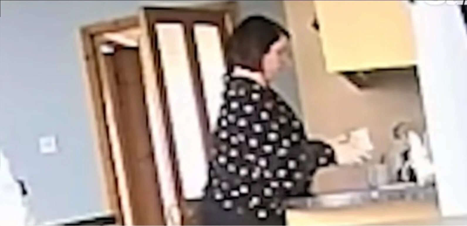 Снял бывшую на скрытую камеру