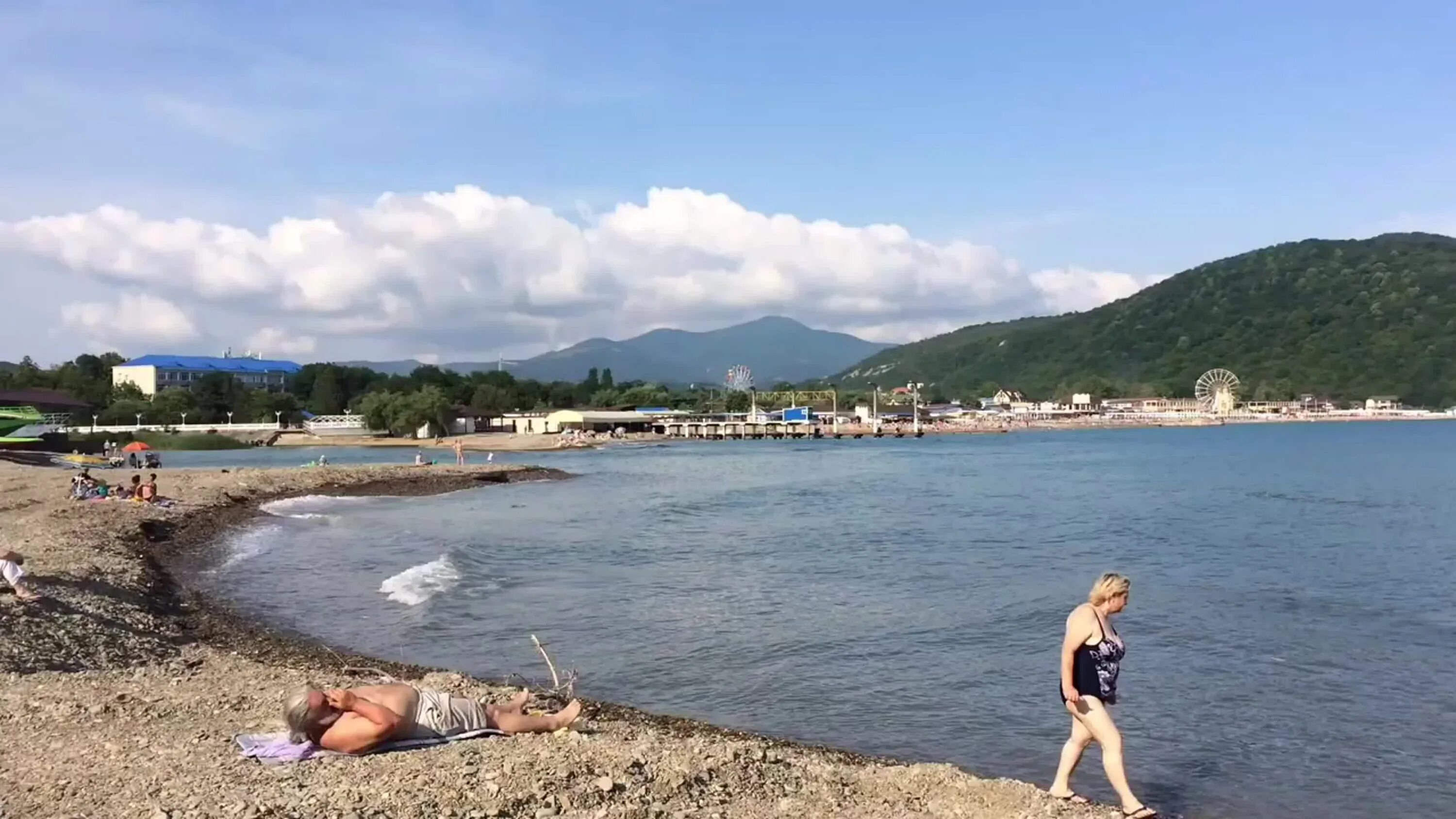 Архипо осиповка центр пляж. Море архипо осиповка 2020. Бухта вулан архипо-осиповка. Архипо-осиповка пляж. Архипо месяц.