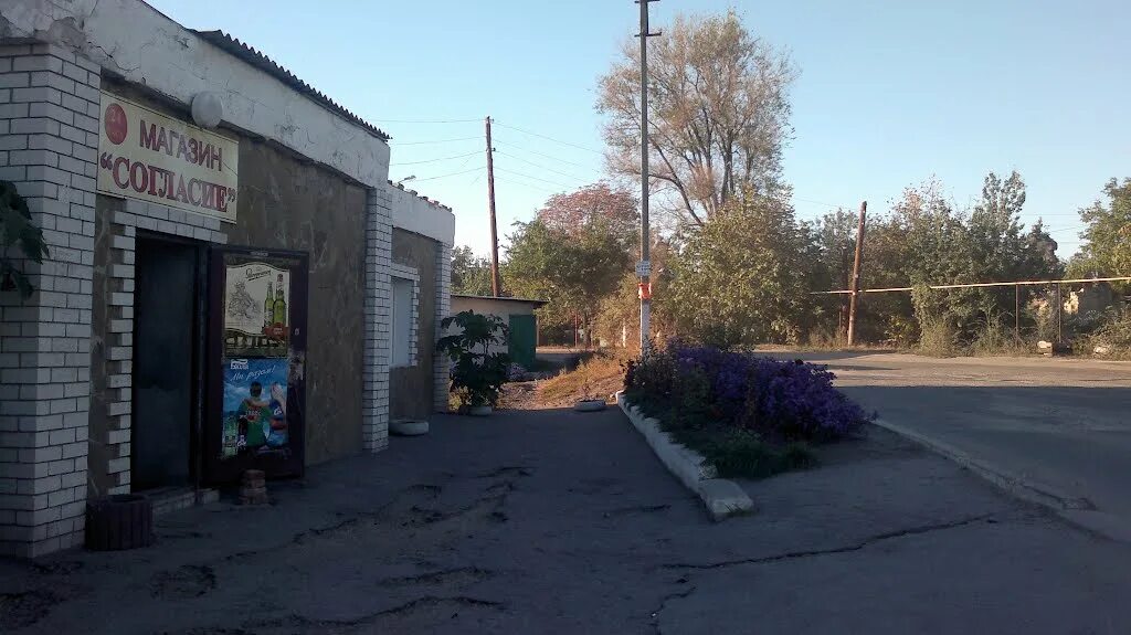 Тошковка луганская область. Золотое 5 луганская область. Золотой луганской. Здание дворца культуры бекабадских металлургов. Пгт золотое лнр.