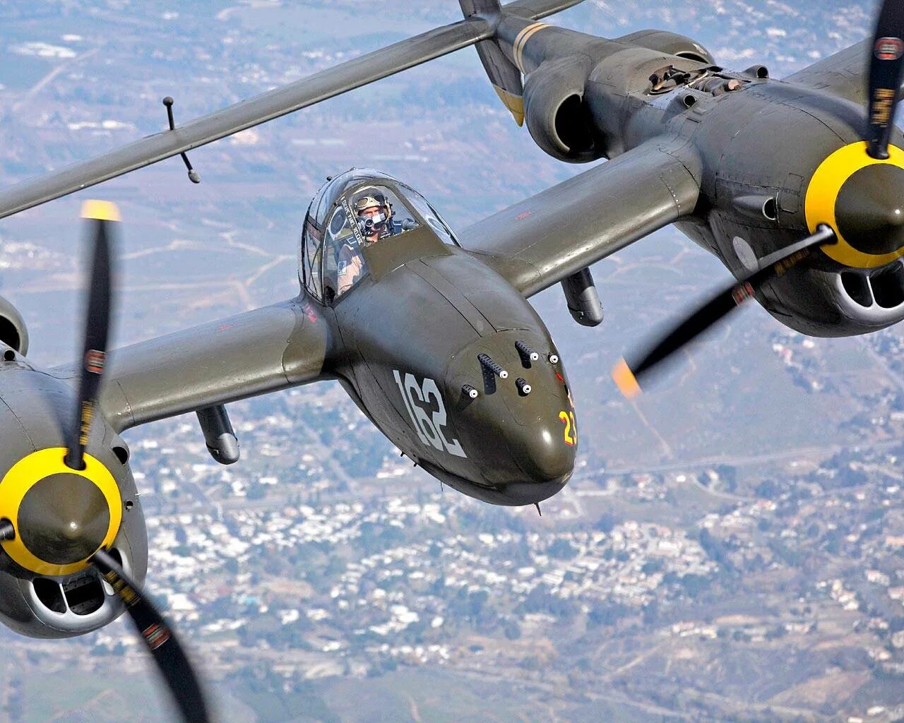 P lightning. Истребитель лайтнинг p38. p-38 лайтнинг. локхид п 38 лайтнинг. самолёт p-38 lightning.