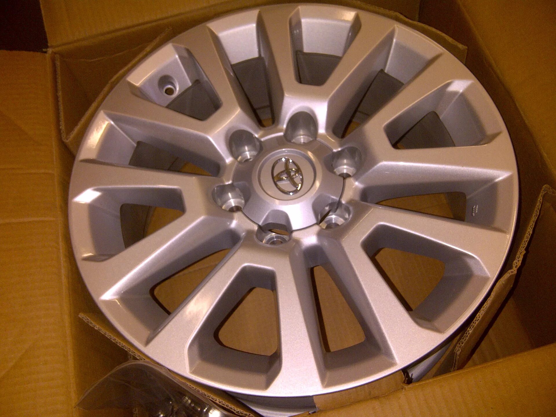 Стальные фирменные диски toyota land cruiser маркировка. Оригинальные диски тойота ленд крузер. Оригинальные диски тойота ленд крузер. Оригинальные диски тойота ленд крузер. Колес land cruiser 200 ronal r18.