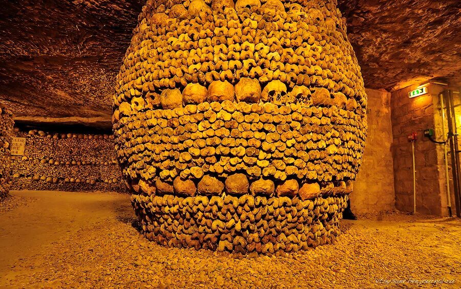 катакомбы парижа. катакомбы парижа. подземные катакомбы парижа. париж катакомбы город мертвых. катакомбы парижа.