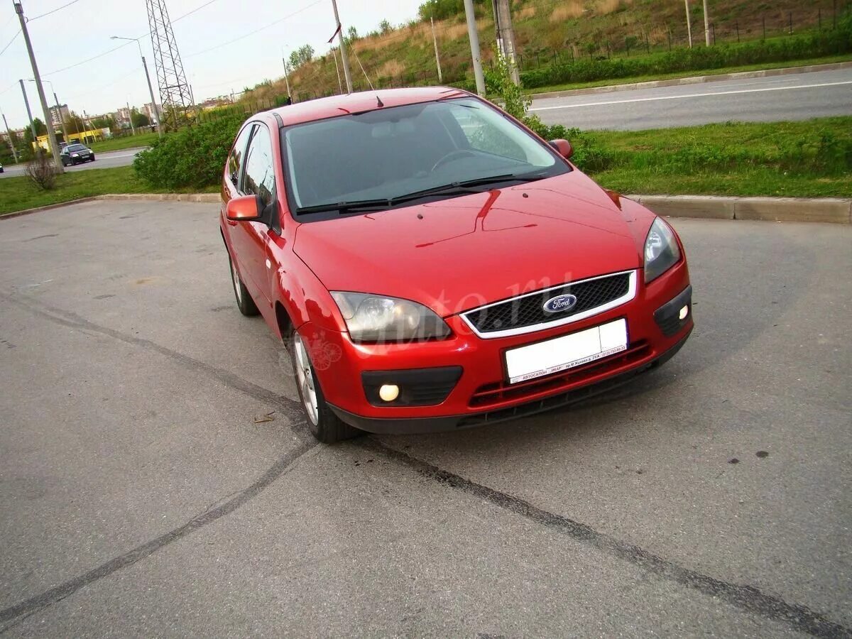 Ford focus цвет. Ford Focus 2 красный. Форд фокус 2 хэтчбек красный. Красный Ford Focus 2 2007. Ford Focus 2005 красный.