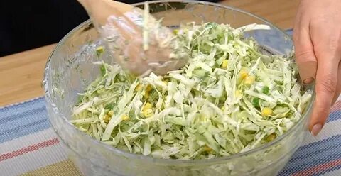 Чем заправить салат из свежей капусты